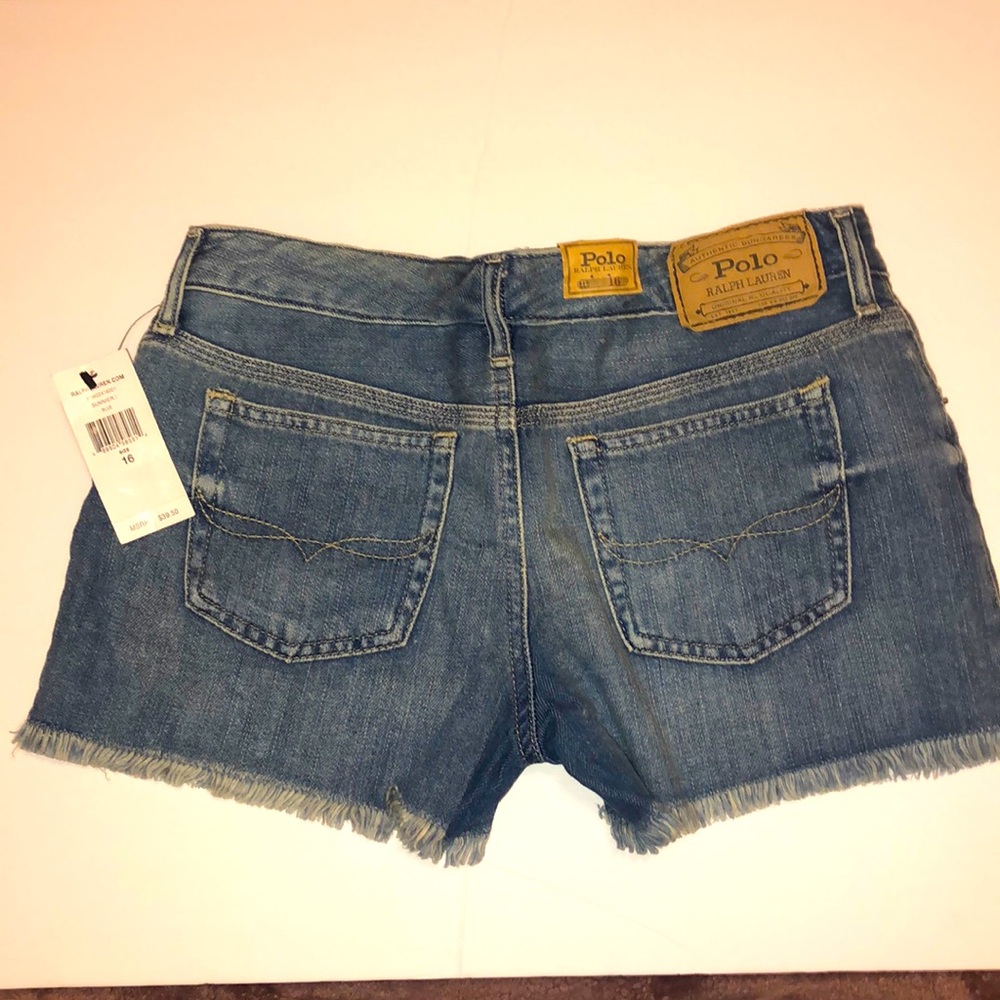 Shorts - Picture 2 of 4